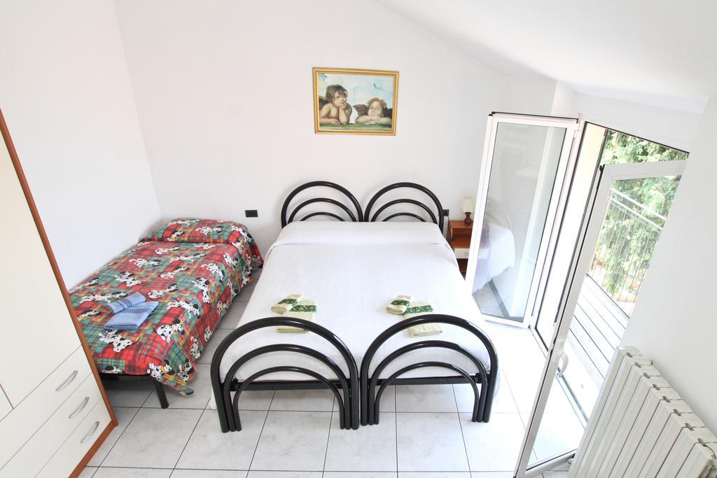 B&B Localita Manzoniane Lecco Habitación foto